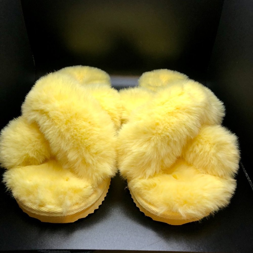 New Michael Kors Yellow Lala Faux Fur Slippers - Picture 2 of 11